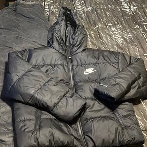 Nike thermafit coat. Black and White. Medium. NWOT